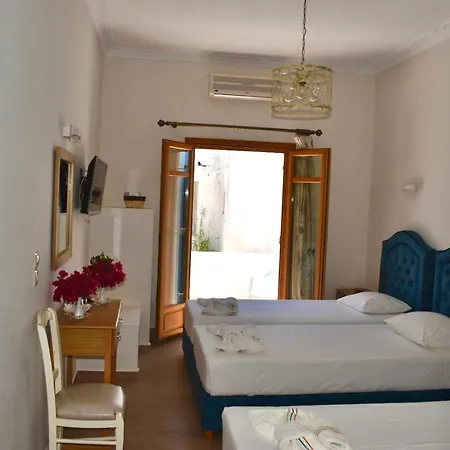 Minoa فندق ناوسا