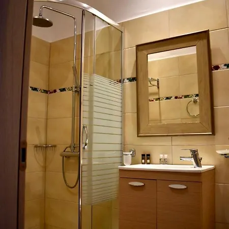 Minoa فندق ناوسا